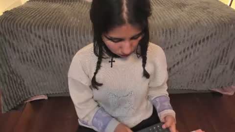 hollypeach_ online show from 06-11-26, 12:32