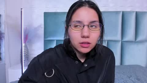 hollypeach_ online show from 06-29-26, 06:41