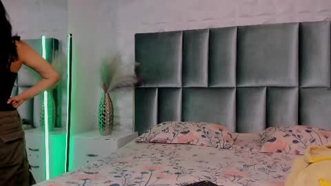 hollypeach_ online show from 07-29-26, 07:23