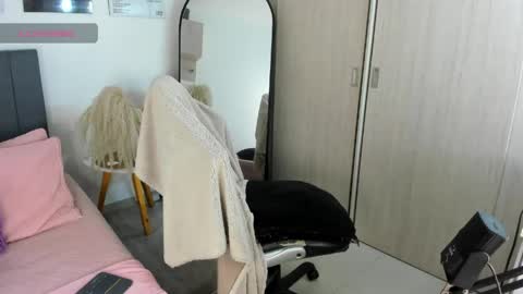  holly princess mermaid  online show from 05-04-26, 03:24