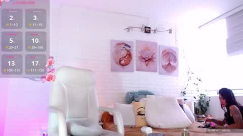 hollyt1 online show from 07-17-26, 07:30