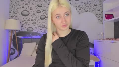 HollyTaillor online show from 03-28-26, 01:43