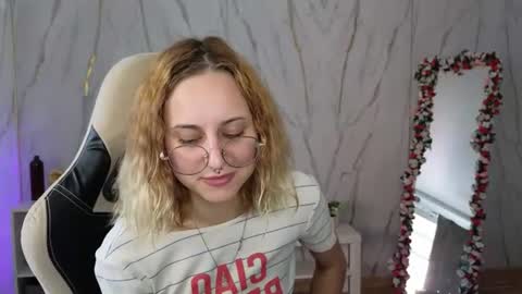 Polly online show from 08-09-26, 03:44