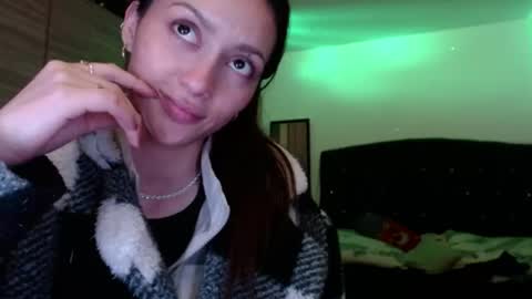 holy_julii online show from 06-10-26, 03:39