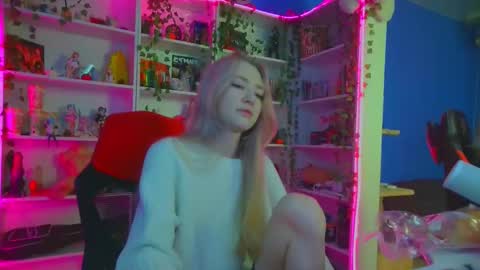 Snapshot of holy_rumi chatting on 11-14-25, 09:19 Rumi online show from 11-14-25, 09:19