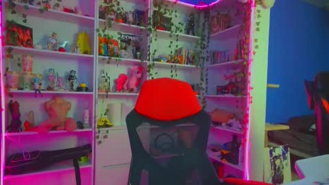 Snapshot of holy_rumi chatting on 11-21-25, 09:52 Rumi online show from 11-21-25, 09:52