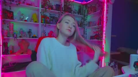 Snapshot of holy_rumi chatting on 11-22-25, 10:47 Rumi online show from 11-22-25, 10:47