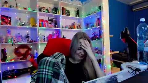 Snapshot of holy_rumi chatting on 12-14-25, 10:20 Rumi online show from 12-14-25, 10:20