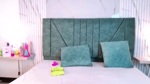 Snapshot of holy_un chatting on 04-23-26, 11:42 Ariana Mora online show from 04-23-26, 11:42