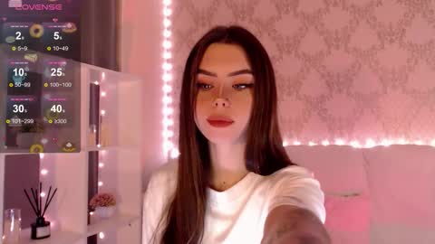 Mia online show from 09-12-25, 03:17