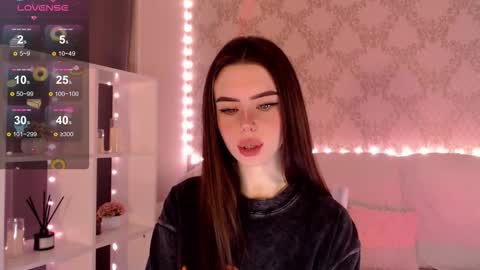 Mia online show from 10-17-25, 03:42