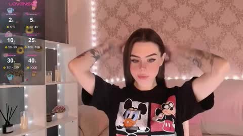 Mia online show from 11-16-25, 03:34