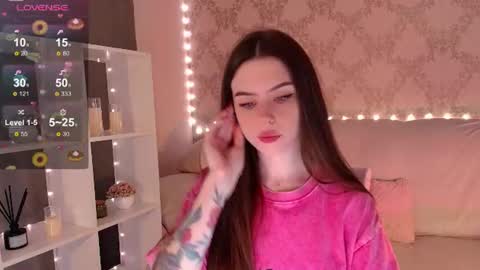 Mia online show from 06-17-26, 01:41