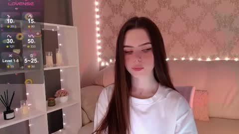 Mia online show from 07-02-26, 03:23