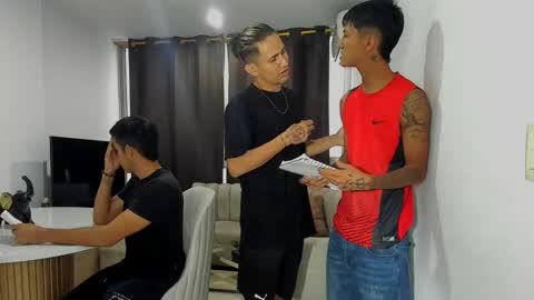 Snapshot of homehot_xxx chatting on 03-11-25, 10:42 Alicia Adam and Damon online show from 03-11-25, 10:42