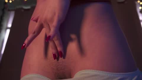 Snapshot of honeeeey_ chatting on 12-13-25, 08:58 honeeeey_ online show from 12-13-25, 08:58