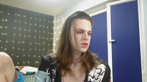Honelints boyblonde hair AsterMIntfemboybrown hair online show from 01-10-25, 05:13
