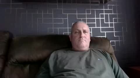 Snapshot of honestman999 chatting on 10-26-25, 02:45 honestman999 online show from 10-26-25, 02:45