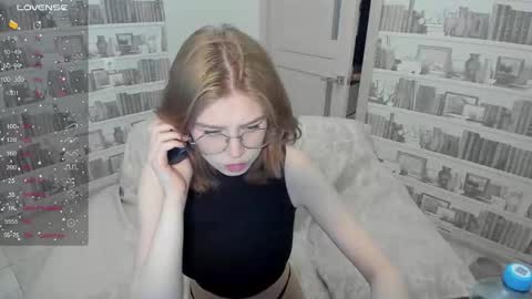 Snapshot of honey__pie chatting on 01-15-26, 08:45 Lilith and Ellie online show from 01-15-26, 08:45