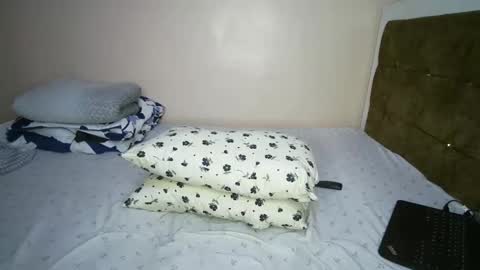 honey_bunny0 online show from 10-23-25, 10:08