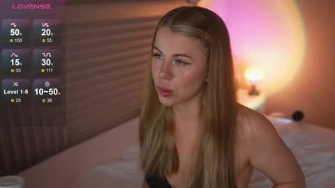 Snapshot of honey_buunny chatting on 05-28-26, 11:40 Kristina online show from 05-28-26, 11:40