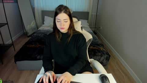 Snapshot of honey_cherrry chatting on 04-10-26, 01:22 Honey online show from 04-10-26, 01:22