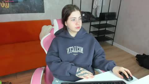 Snapshot of honey_cherrry chatting on 04-19-26, 03:50 Honey online show from 04-19-26, 03:50