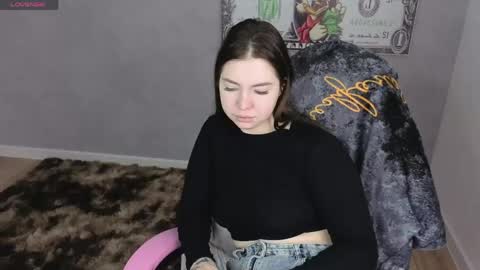 Snapshot of honey_cherrry chatting on 04-23-26, 01:18 Honey online show from 04-23-26, 01:18