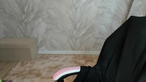 Snapshot of honey_cherrry chatting on 04-26-26, 01:47 Honey online show from 04-26-26, 01:47