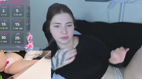 Snapshot of honey_cherrry chatting on 04-28-26, 02:27 Honey online show from 04-28-26, 02:27