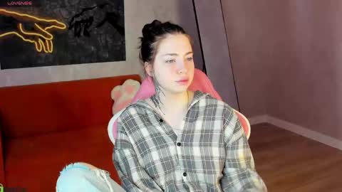 Snapshot of honey_cherrry chatting on 05-09-26, 01:44 Honey online show from 05-09-26, 01:44