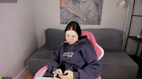 Snapshot of honey_cherrry chatting on 05-12-26, 01:25 Honey online show from 05-12-26, 01:25