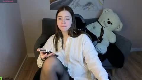 Snapshot of honey_cherrry chatting on 05-19-26, 01:56 Honey online show from 05-19-26, 01:56