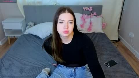Snapshot of honey_cherrry chatting on 05-23-26, 09:24 Honey online show from 05-23-26, 09:24