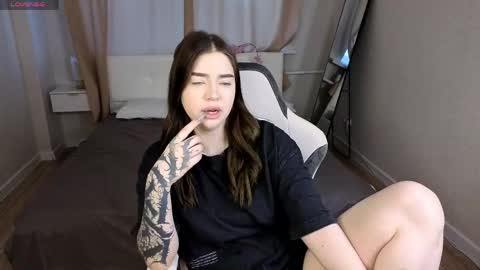Snapshot of honey_cherrry chatting on 05-27-26, 01:13 Honey online show from 05-27-26, 01:13