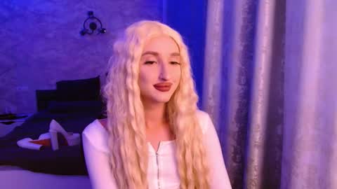 honey_sunset online show from 10-05-25, 05:55