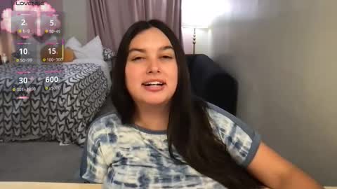 Tia online show from 10-19-25, 03:07