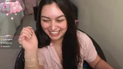 Snapshot of honey_tia chatting on 05-16-26, 12:07 Tia online show from 05-16-26, 12:07