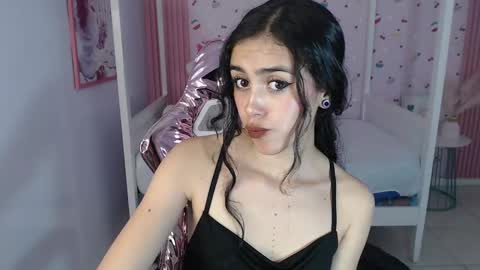 Snapshot of honey_torres_sub chatting on 12-21-24, 01:10 HONEY online show from 12-21-24, 01:10