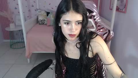 Snapshot of honey_torres_sub chatting on 01-15-25, 04:00 HONEY online show from 01-15-25, 04:00