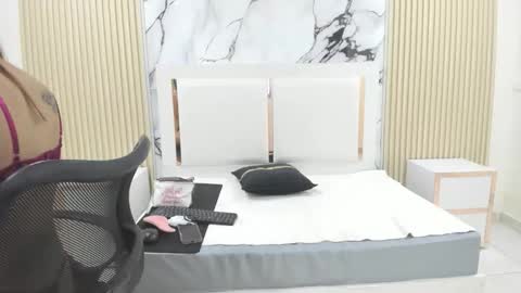 Snapshot of honeyangelh chatting on 02-26-26, 11:42 honeyangelh online show from 02-26-26, 11:42