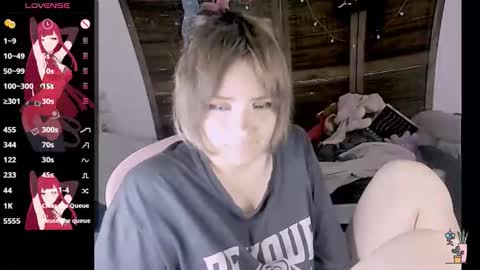 Snapshot of honeyapplealaska chatting on 11-18-25, 04:06 Honey Apple Alaska online show from 11-18-25, 04:06