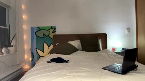 Snapshot of honeybbxx chatting on 02-17-25, 02:09 honeybbxx online show from 02-17-25, 02:09