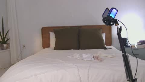 Snapshot of honeybbxx chatting on 02-25-25, 02:14 honeybbxx online show from 02-25-25, 02:14