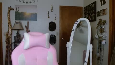 Snapshot of honeybeexo333 chatting on 12-02-24, 06:54 Honey Bee online show from 12-02-24, 06:54