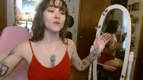 Snapshot of honeybeexo333 chatting on 01-09-25, 03:44 Honey Bee online show from 01-09-25, 03:44