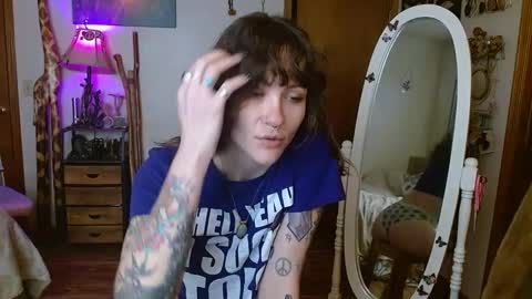 Snapshot of honeybeexo333 chatting on 02-03-25, 07:21 Honey Bee online show from 02-03-25, 07:21