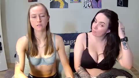 HoneyBeeXx69 online show from 06-03-26, 12:24