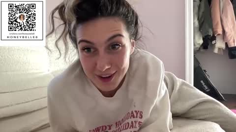 Snapshot of honeybelle8 chatting on 12-20-25, 02:57 belle brunette online show from 12-20-25, 02:57