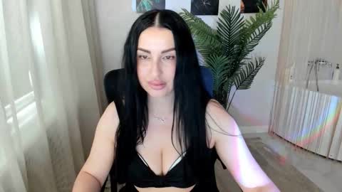 Snapshot of honeyblossome chatting on 05-19-26, 04:30 Jacqueline online show from 05-19-26, 04:30